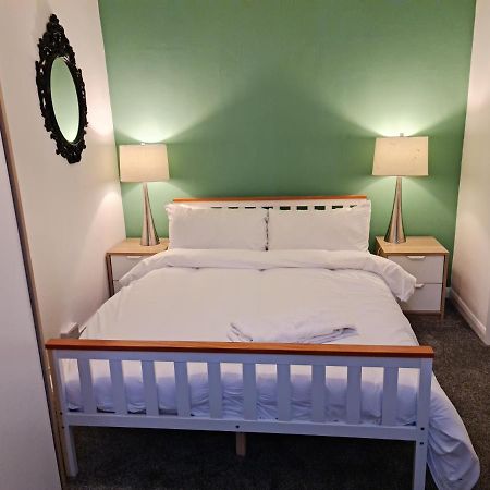 Elegant 1-Bedroom Apartment In Camden Town Лондон Екстериор снимка