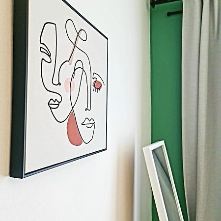 Elegant 1-Bedroom Apartment In Camden Town Лондон Екстериор снимка