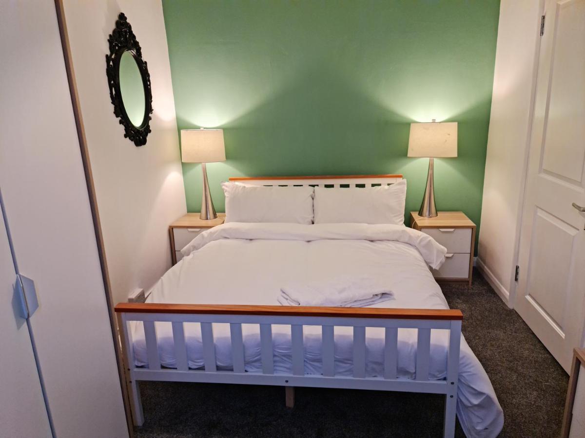 Elegant 1-Bedroom Apartment In Camden Town Лондон Екстериор снимка