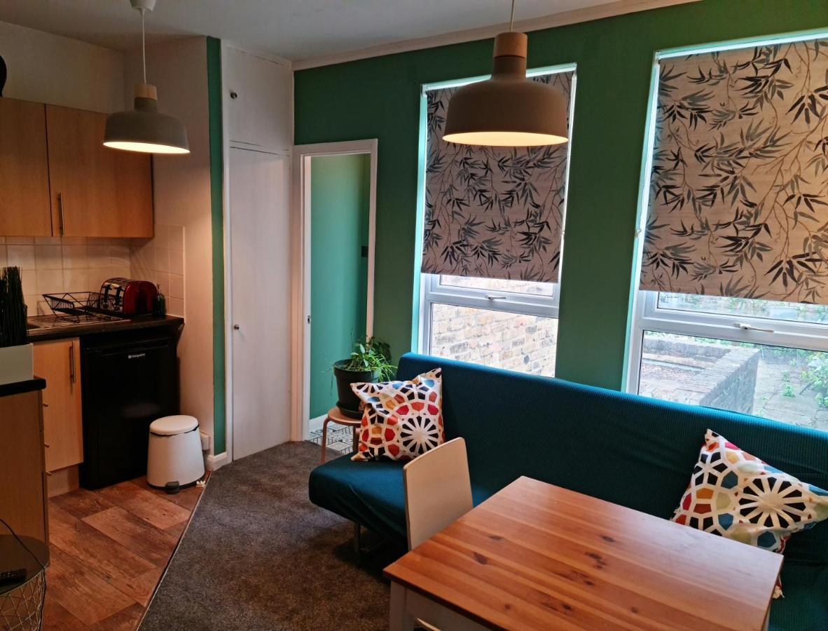 Elegant 1-Bedroom Apartment In Camden Town Лондон Екстериор снимка