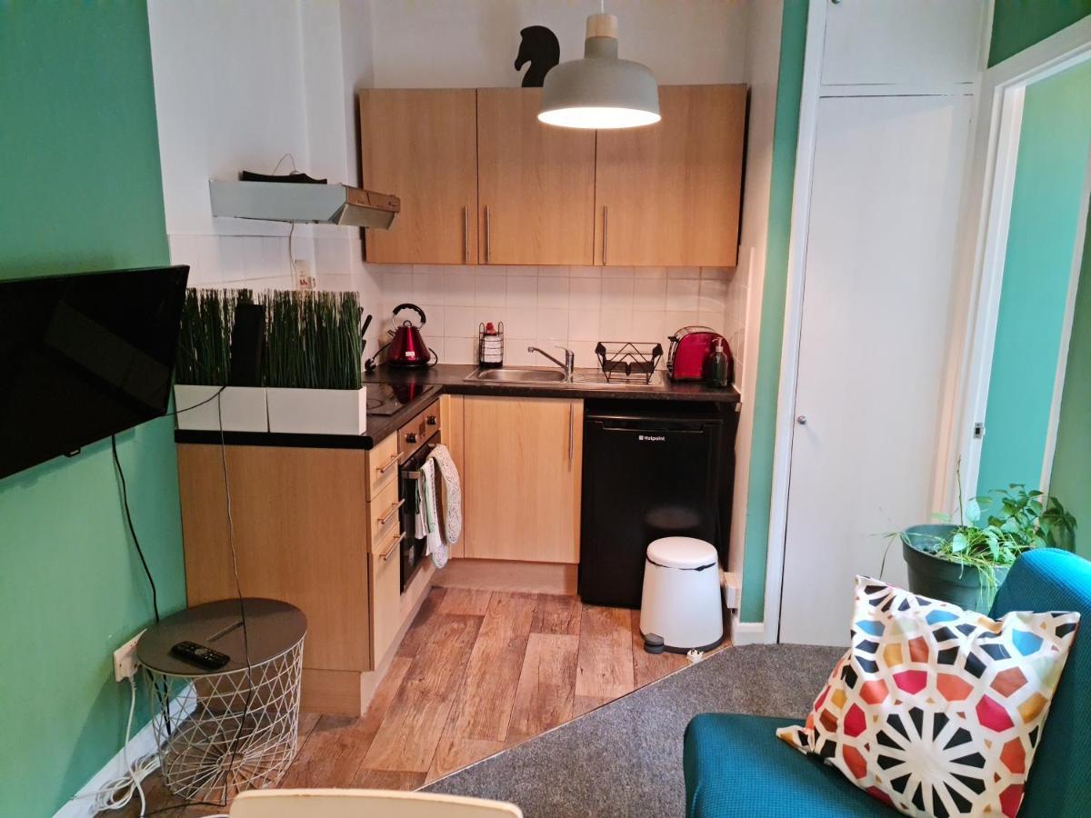 Elegant 1-Bedroom Apartment In Camden Town Лондон Екстериор снимка